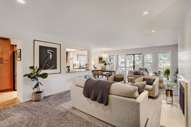 Photo - Lake Villas Condominiums ~ Redmond