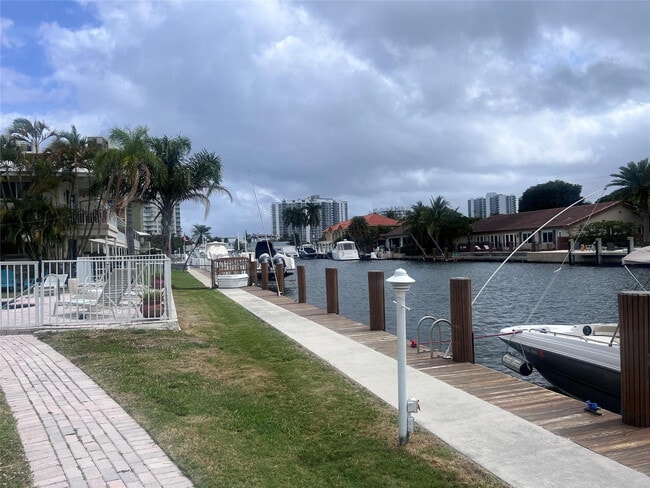 Photo - 2850 NE 30th St Unidad 2