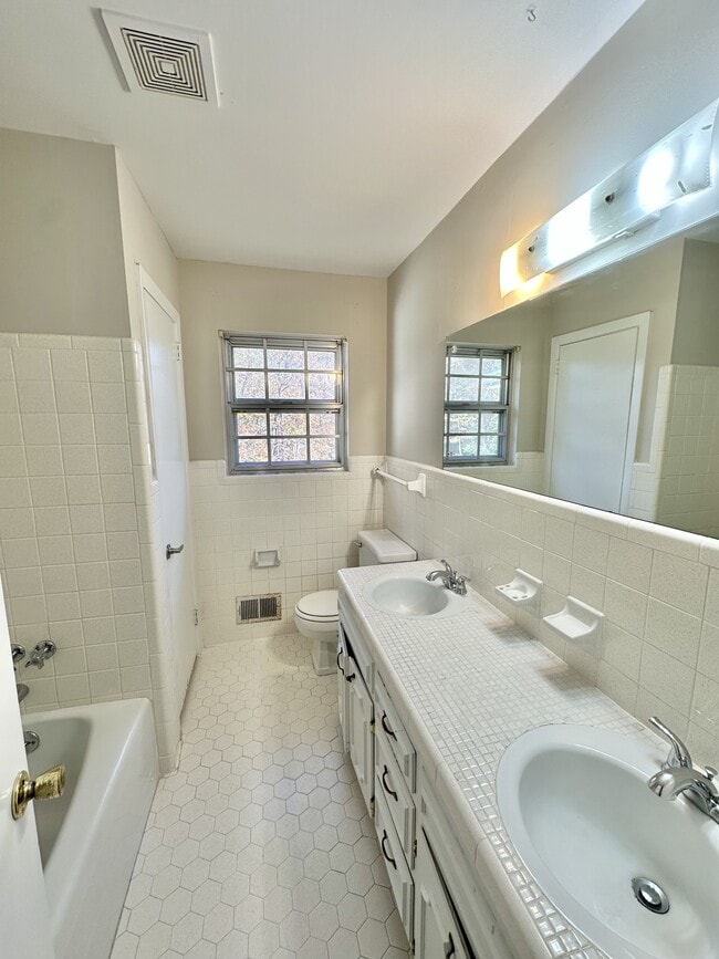 Photo - 2805 2nd Pl NW