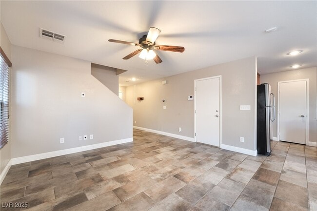 Photo - 182 Gilliflower Ave