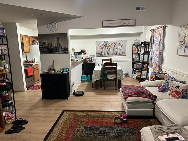 Photo - 1604-1606-1606 Radcliffe Dr Unit 1606