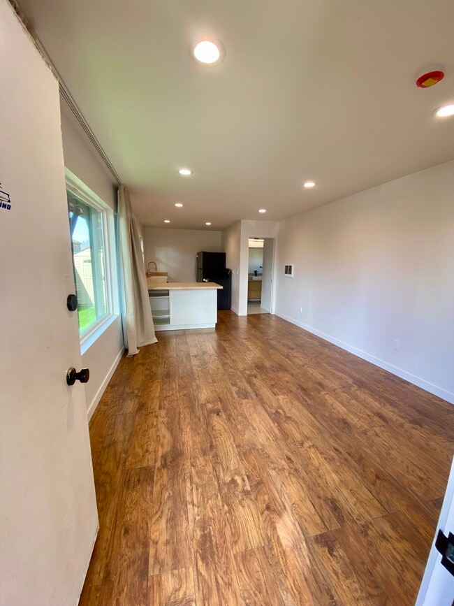 Photo - 716 Leonard Ave Unidad B