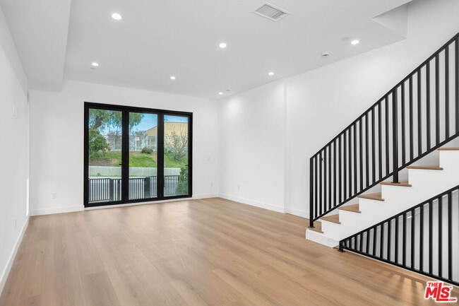 Photo - 1649 Selby Ave