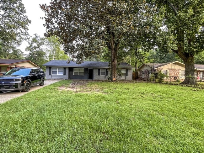 Building Photo - 2031 Wellborn Dr