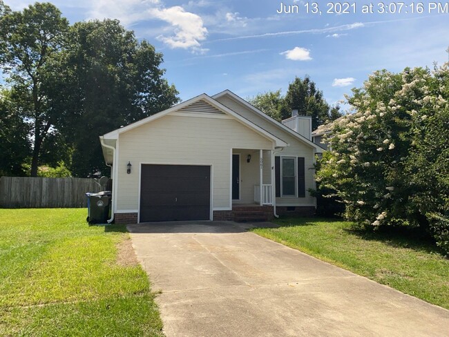 Building Photo - 5061 Linton Hall Rd Rental