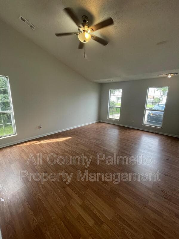 Photo - 5143 Eastway St
