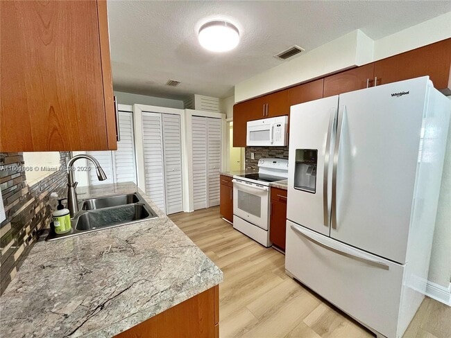Photo - 1351 W 34th St