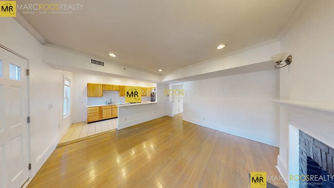 Building Photo - 1410 Beacon St Unit 3