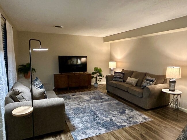 Photo - 917 Davis Blvd