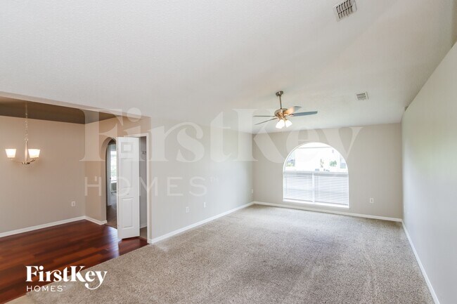 Photo - 1686 Whiting St SE