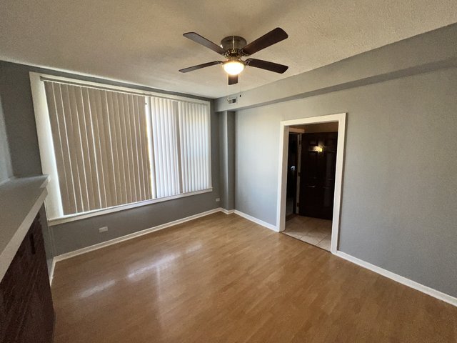 Photo - 2701 E 75th Pl Unidad 1