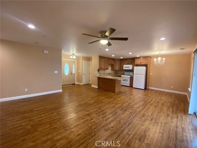 Photo - 15930 Young St