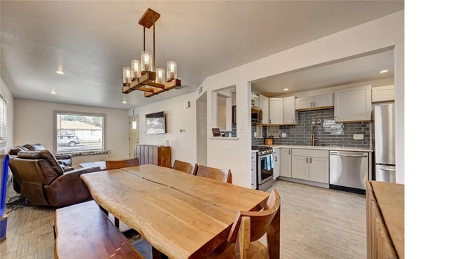 Photo - 1100 Worchester St