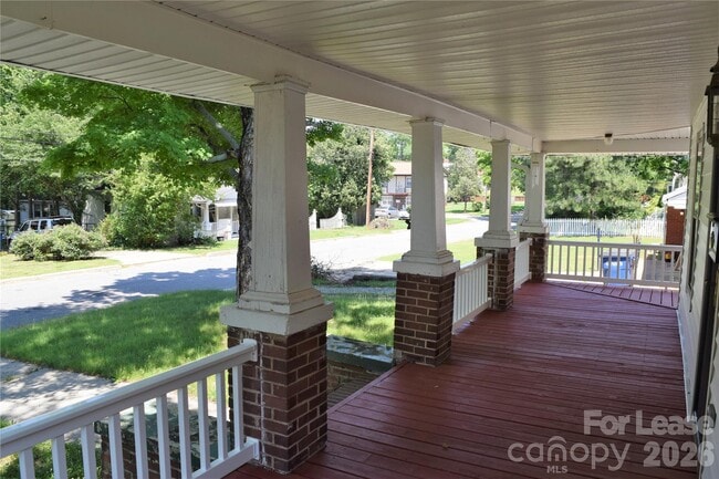 Photo - 223 Maple St