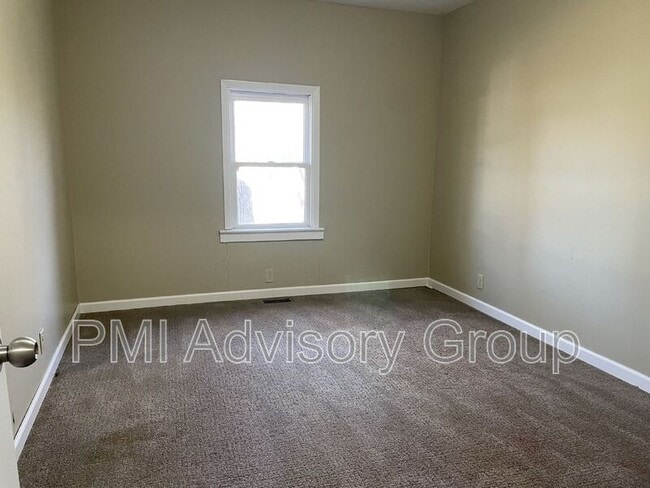 Photo - 940 SE Pinecrest Dr