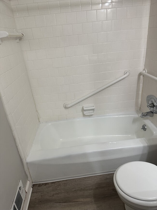 Photo - 127 Eaglewood Way