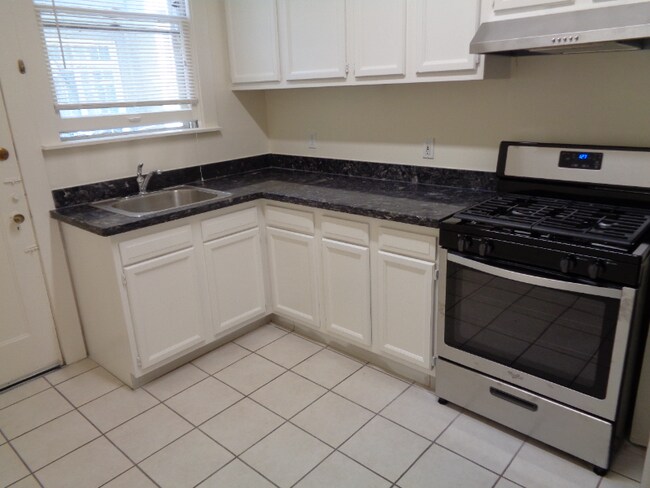 Photo - 2020 Franklin St Unit 12