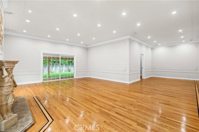Photo - 6508 Mammoth Ave
