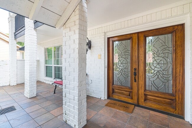 Photo - 16902 Summit Oaks Ln