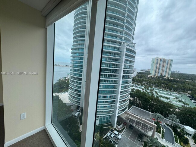 Building Photo - 2101 Brickell Ave Unit 1112