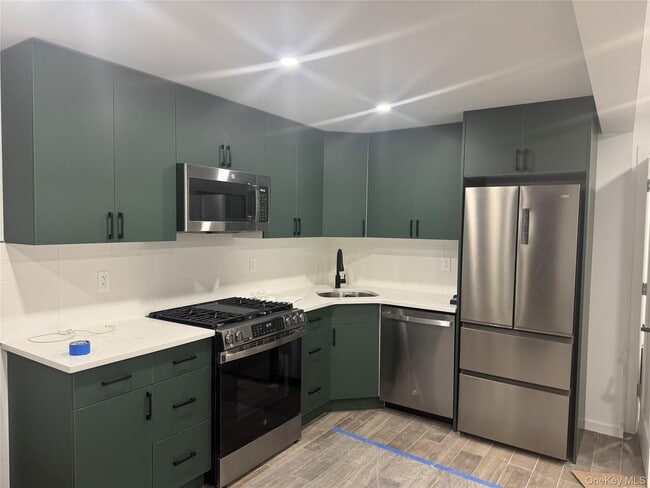 Building Photo - 74-45 62nd St Unit 2R