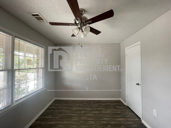 Photo - 406 Russell Pkwy Unit 2