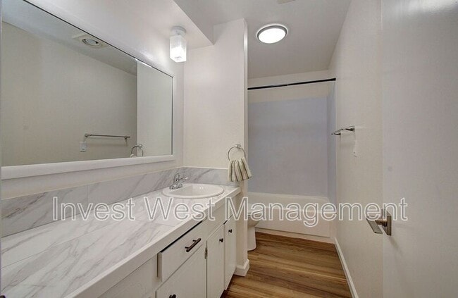 Photo - 2920 Harney St