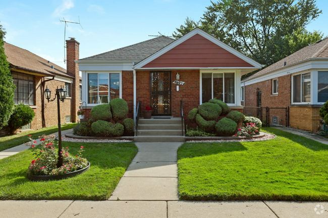 Building Photo - 8927 S Cornell Ave Rental