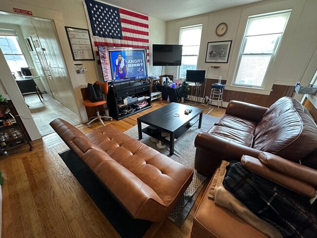 Photo - 53 W 7th St Unit 2