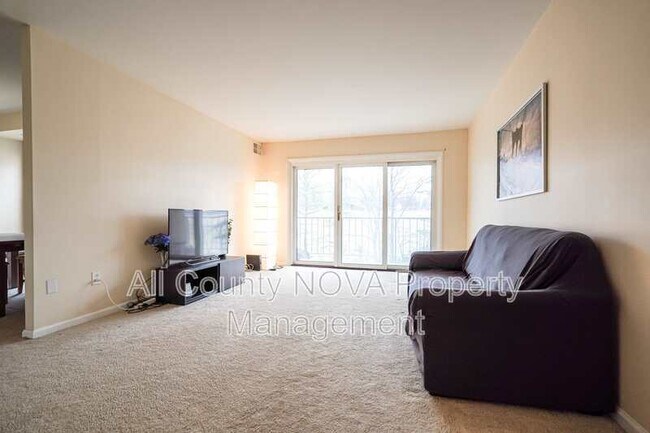 Photo - 11923 Parklawn Dr Unit #303