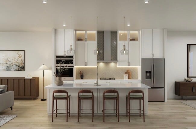 Armario de altura completa e iluminación bajo la estructura. - 107 Etta Way