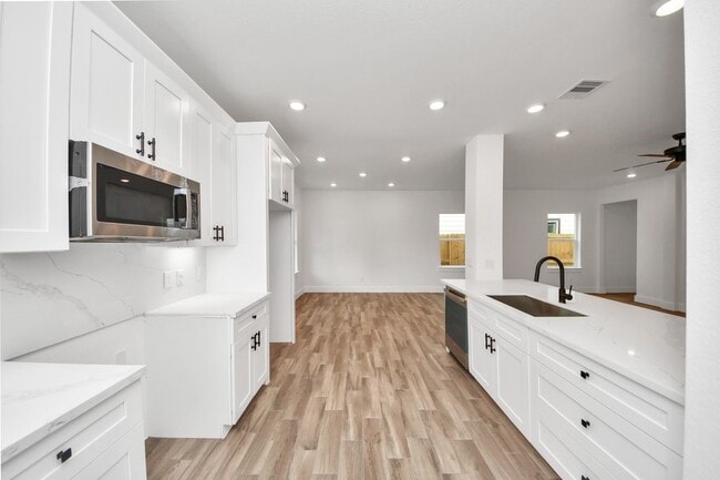 Photo - 765 Marjorie St