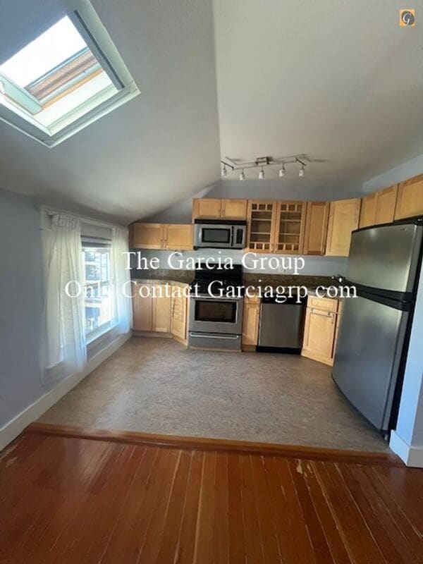 Building Photo - 1104 SW Columbia St Unit 406 Rental