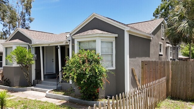 Building Photo - 618 17th Ave S Unit E Rental