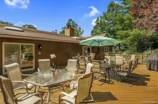 Photo - 23 Medford Ln