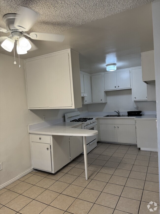Building Photo - 22850 Adrienne Ave Unit 22850 Adrienne Ave Rental