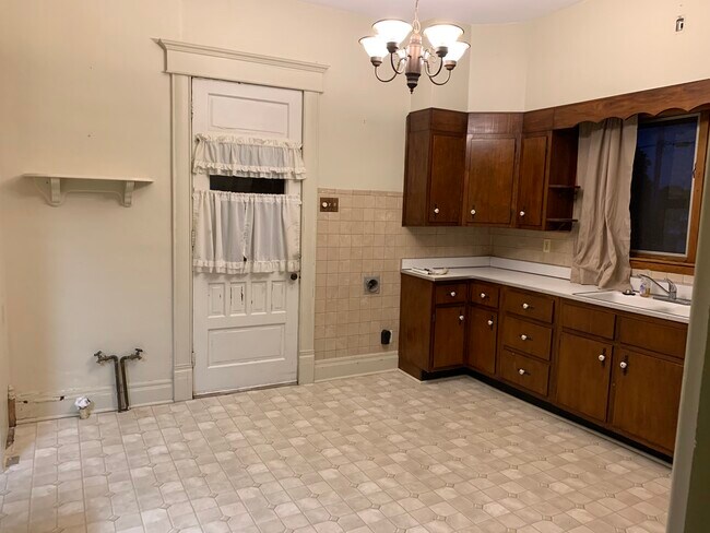 Kitchen - 211 Dorwin