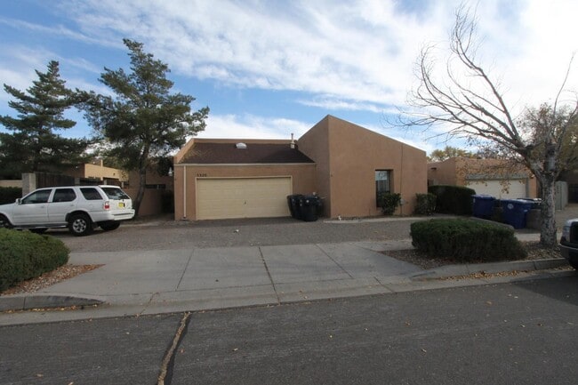 Building Photo - 5320 Heritage Way NE