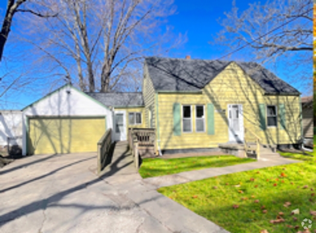 Building Photo - 3 Bed 1 Bath Rental