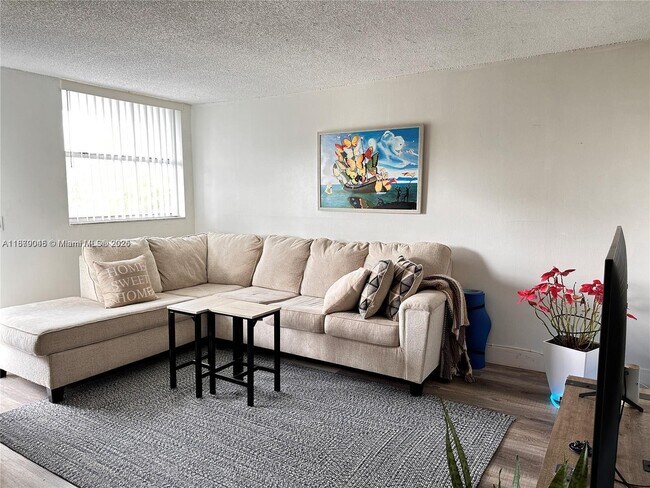 Photo - 1801 S Treasure Dr Unidad 404