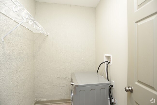 1BR, 1BA - 515 One Bed Unit/488 SF - Maple Flats