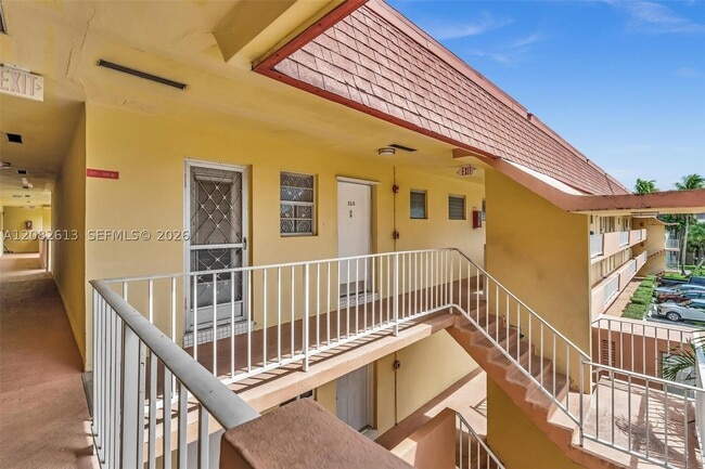 Building Photo - 1540 NE 191st St Unit 320