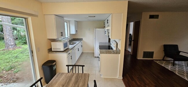 Photo - 8455 Frost St N