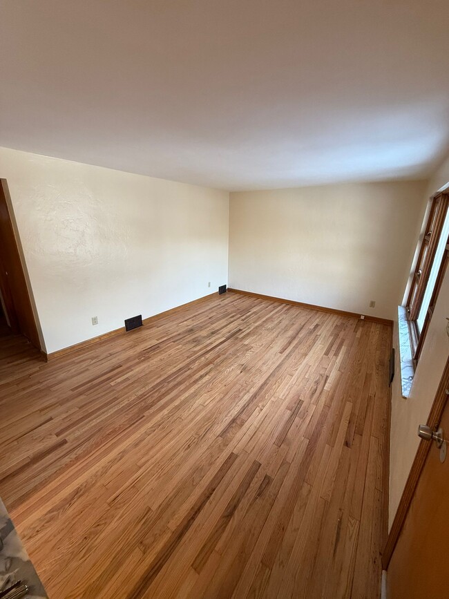 Photo - 112-114 Pauline Pl