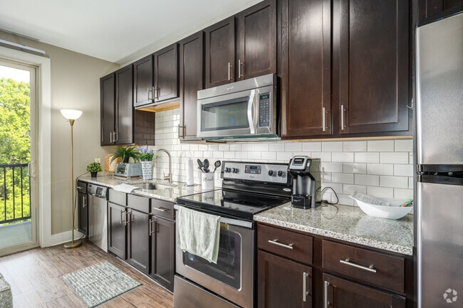 1BR, 1BA - 644SF - Kitchen