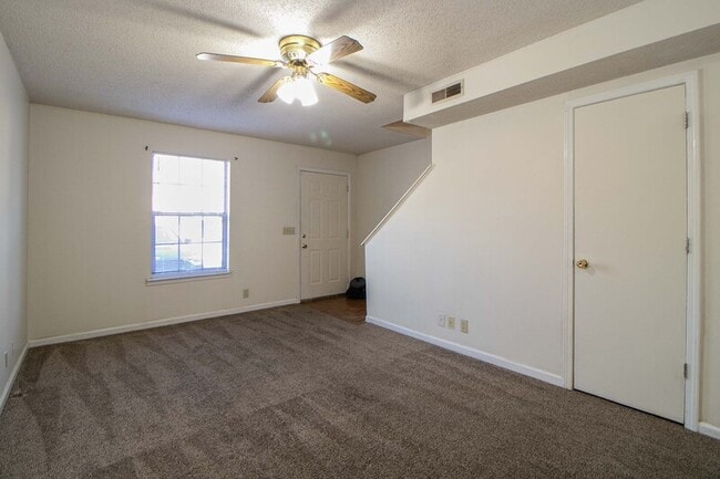 Photo - 108 Hickory Trace Rd