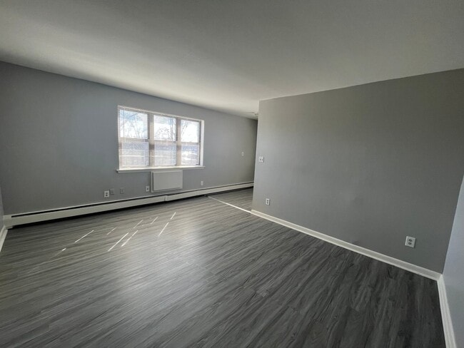 Building Photo - 65 Bulkeley Ave