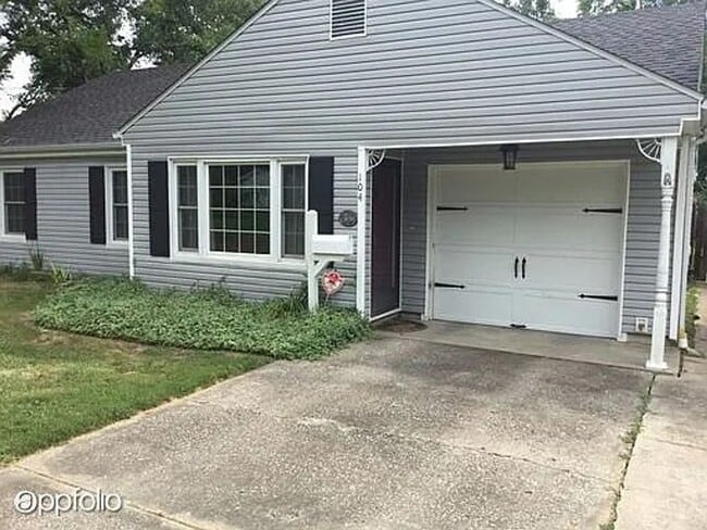 Photo - 2 bd, 2 ba house in old SW Columbia, fence...
