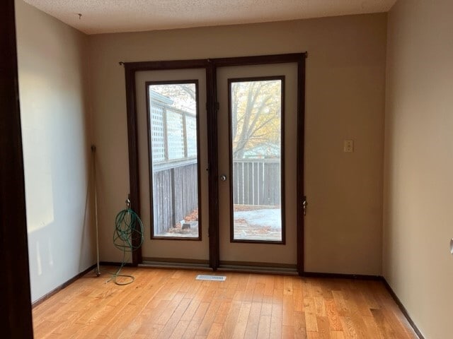 Photo - 3 Bed 1 Bath Unit in Olds, AB Unit Upper