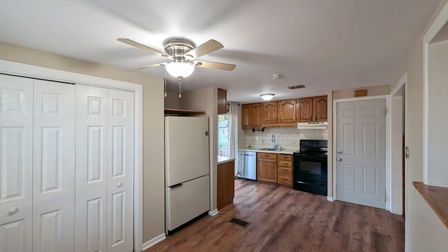 Photo - 1710 N Raynor Ave